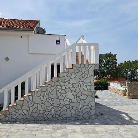 Dadic Πανσιόν Malinska